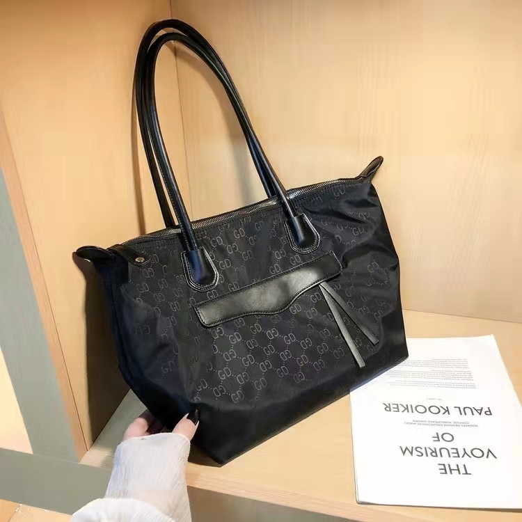 JT8247 IDR.160.000 MATERIAL NYLON SIZE L41XH28XW12CM WEIGHT 500GR COLOR BLACK