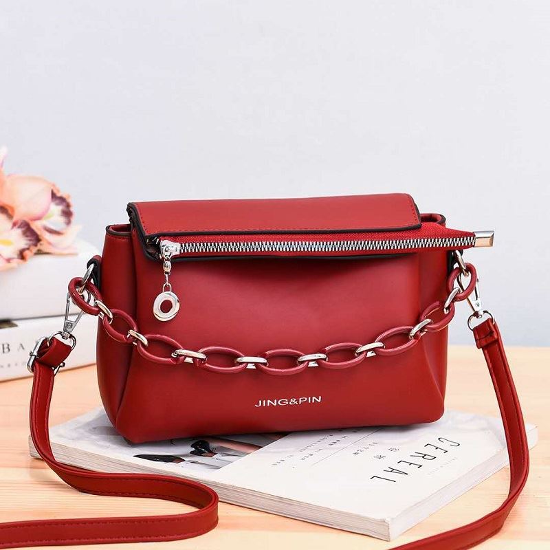 JT830 IDR.175.000 MATERIAL PU SIZE L21XH16XW10CM WEIGHT 550GR COLOR RED