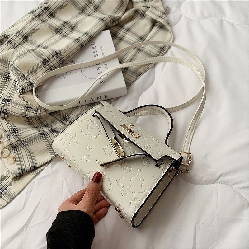 JT83330 IDR.145.000 MATERIAL PU SIZE L19XH14XW7CM WEIGHT 260GR COLOR BEIGE
