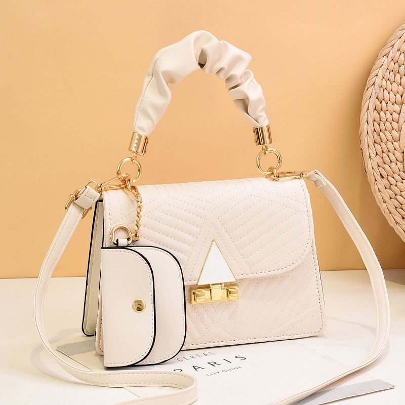 JT8398 (2IN1) IDR.178.000 MATERIAL PU SIZE L23XH16XW8CM WEIGHT 550GR COLOR BEIGE