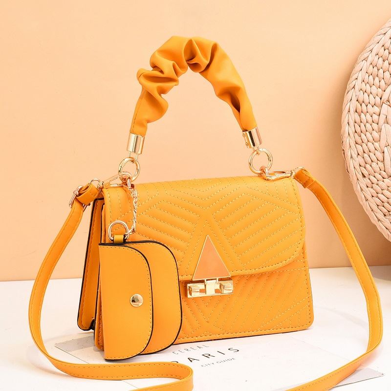 JT8398 (2IN1) IDR.178.000 MATERIAL PU SIZE L23XH16XW8CM WEIGHT 550GR COLOR YELLOW