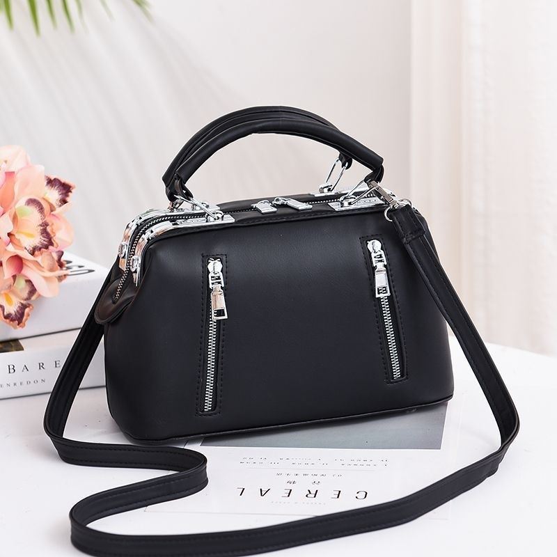 JT8607 IDR.175.000 MATERIAL PU SIZE L28XH18.5XW14.5CM WEIGHT 850GR COLOR BLACK