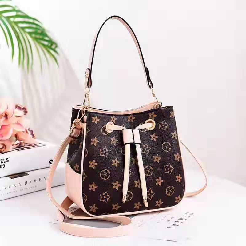 JT86211 IDR.165.000 MATERIAL PU SIZE L22XH19.5XW12CM WEIGHT 650GR COLOR STARPINK