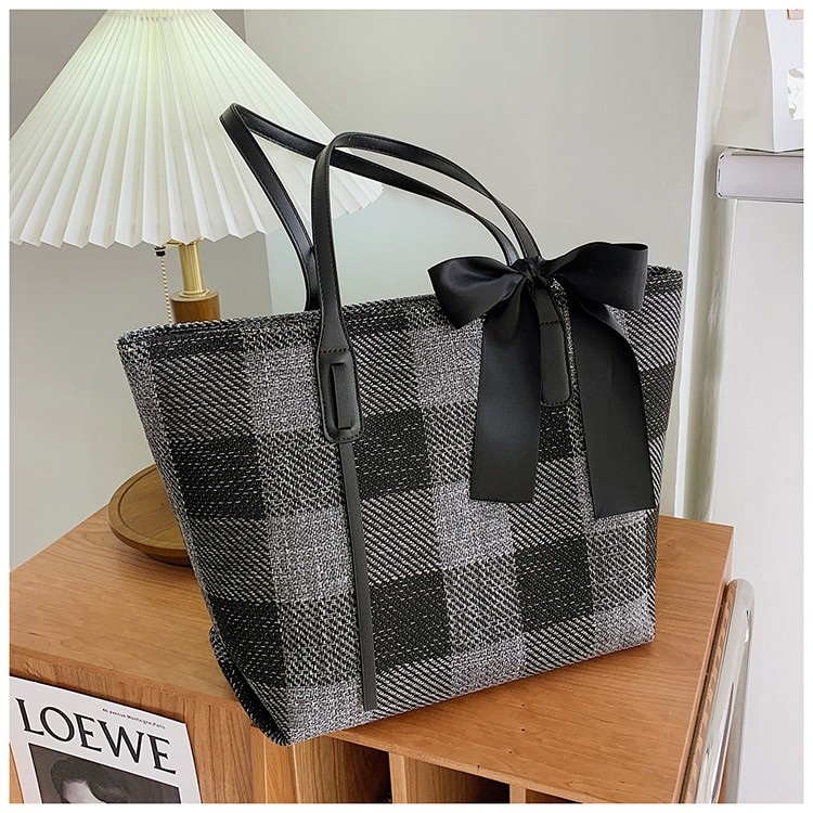 JT8735 IDR.172.000 MATERIAL WOOL SIZE L33XH29XW15CM WEIGHT 500GR COLOR DARKGRAY