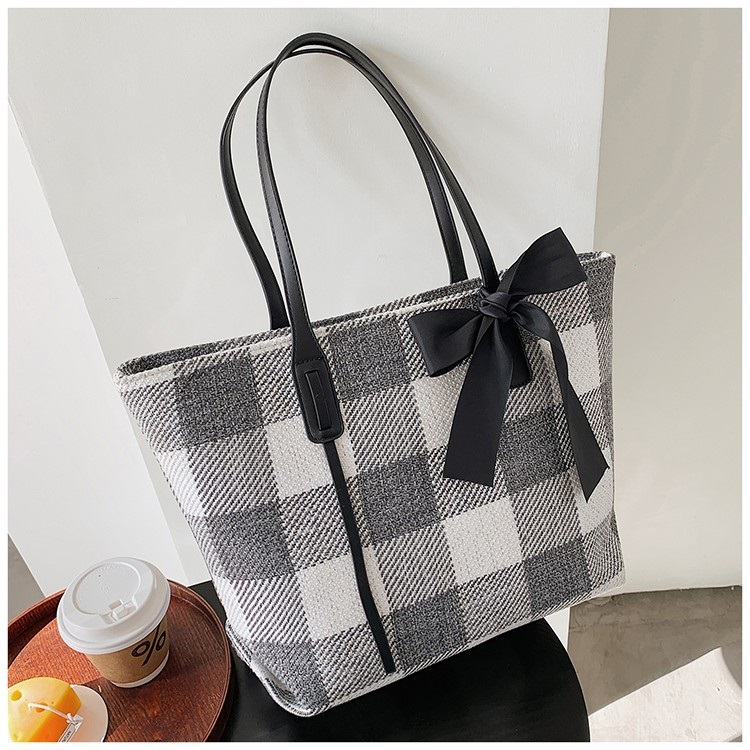 JT8735 IDR.172.000 MATERIAL WOOL SIZE L33XH29XW15CM WEIGHT 500GR COLOR LIGHTGRAY