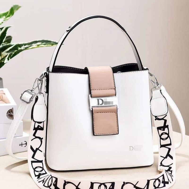 JT88073 IDR.178.000 MATERIAL PU SIZE L23XH21XW12CM WEIGHT 600GR COLOR WHITE