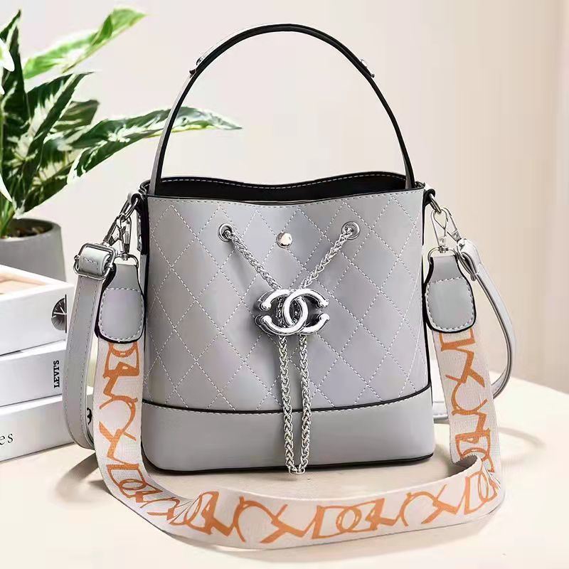 JT88074 IDR.175.000 MATERIAL PU SIZE L23XH21XW12CM WEIGHT 650GR COLOR GRAY