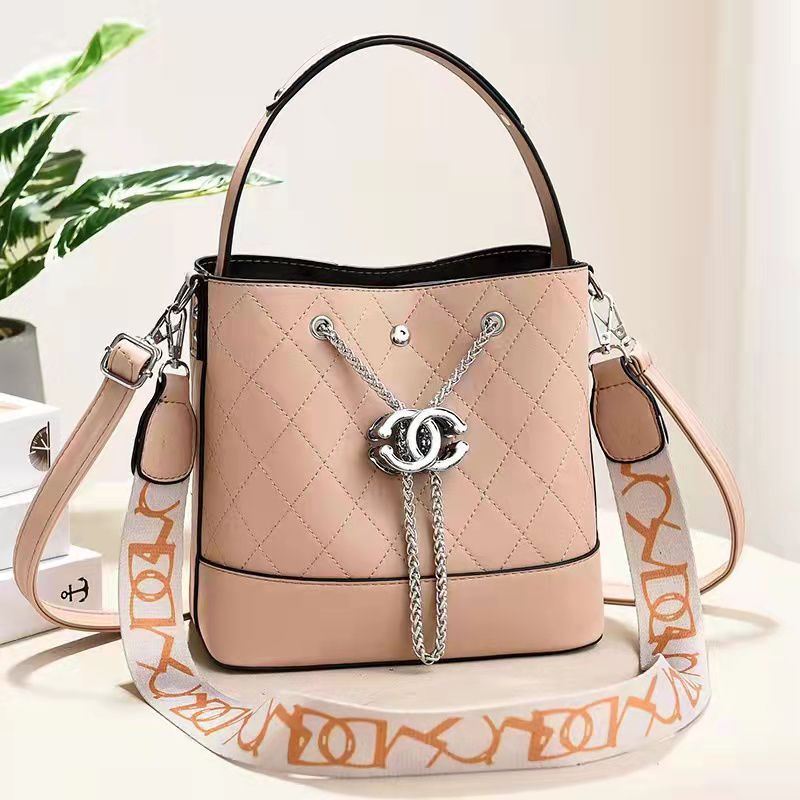 JT88074 IDR.175.000 MATERIAL PU SIZE L23XH21XW12CM WEIGHT 650GR COLOR KHAKI