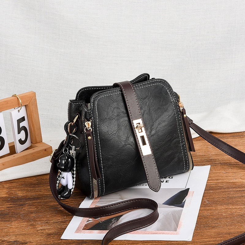 JT8809 IDR.162.000 MATERIAL PU SIZE WEIGHT COLOR BLACK