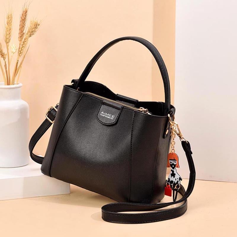 JT8818 IDR.147.000 MATERIAL PU SIZE L22XH17XW11CM WEIGHT 550GR COLOR BLACK