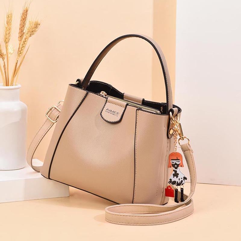 JT8818 IDR.147.000 MATERIAL PU SIZE L22XH17XW11CM WEIGHT 550GR COLOR KHAKI