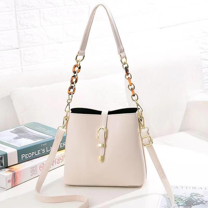 JT8836 IDR.172.000 MATERIAL PU SIZE L21XH19.5XW11.5CM WEIGHT 550GR COLOR BEIGE