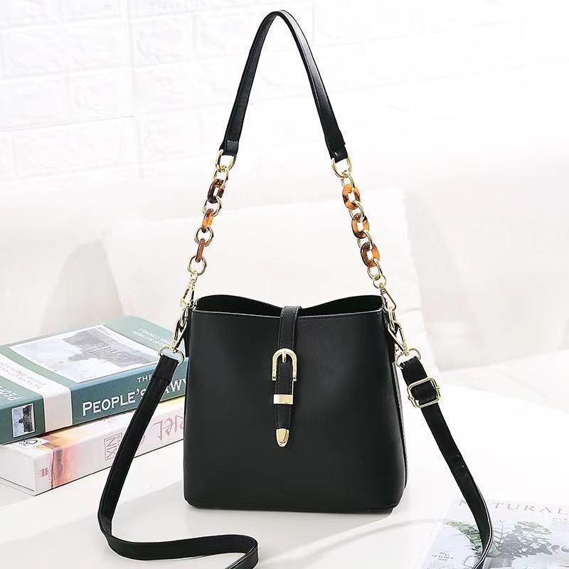 JT8836 IDR.172.000 MATERIAL PU SIZE L21XH19.5XW11.5CM WEIGHT 550GR COLOR BLACK