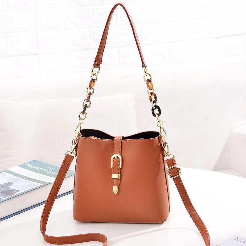 JT8836 IDR.172.000 MATERIAL PU SIZE L21XH19.5XW11.5CM WEIGHT 550GR COLOR BROWN