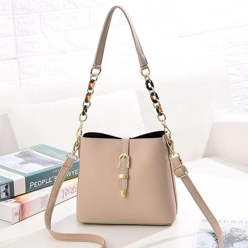 JT8836 IDR.172.000 MATERIAL PU SIZE L21XH19.5XW11.5CM WEIGHT 550GR COLOR KHAKI