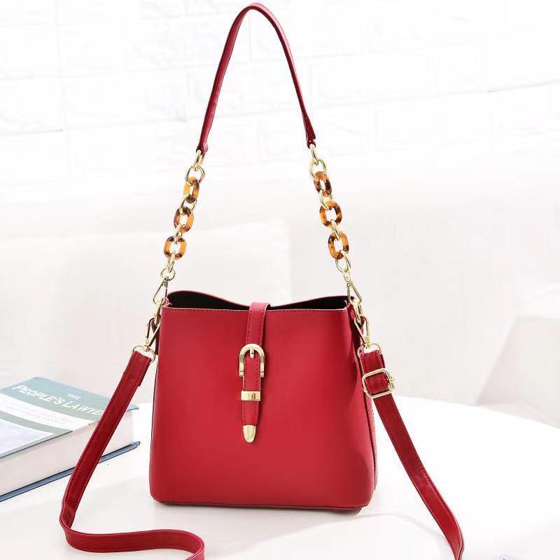 JT8836 IDR.172.000 MATERIAL PU SIZE L21XH19.5XW11.5CM WEIGHT 550GR COLOR RED