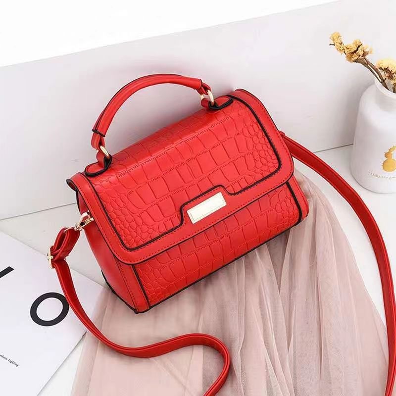 JT8861 IDR.175.000 MATERIAL PU SIZE L23XH17XW11CM WEIGHT 700GR COLOR RED