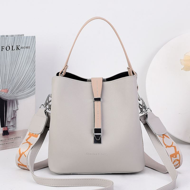 JT8871 IDR.183.000 MATERIAL PU SIZE L21XH19XW11CM WEIGHT 600GR COLOR GRAY