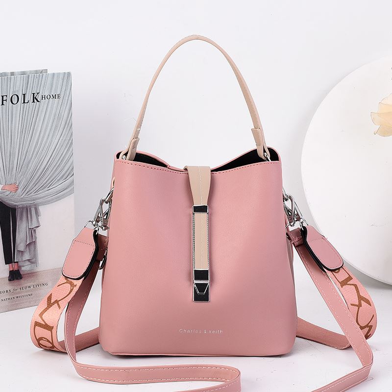 JT8871 IDR.183.000 MATERIAL PU SIZE L21XH19XW11CM WEIGHT 600GR COLOR PINK