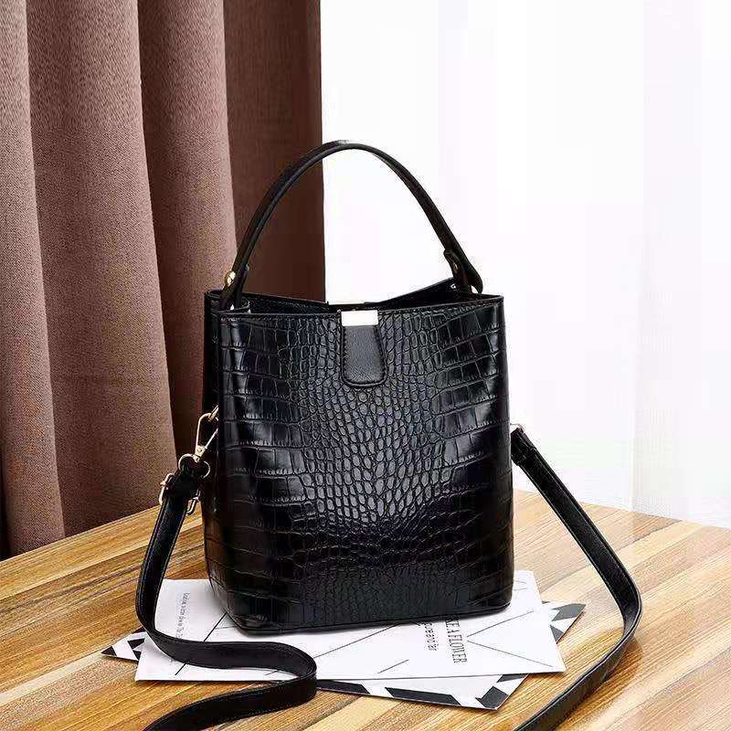 JT8881 IDR.164.000 MATERIAL PU SIZE L20XH22XW14CM WEIGHT 600GR COLOR BLACK