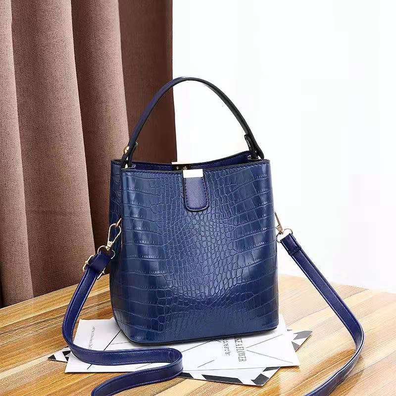 JT8881 IDR.164.000 MATERIAL PU SIZE L20XH22XW14CM WEIGHT 600GR COLOR BLUE