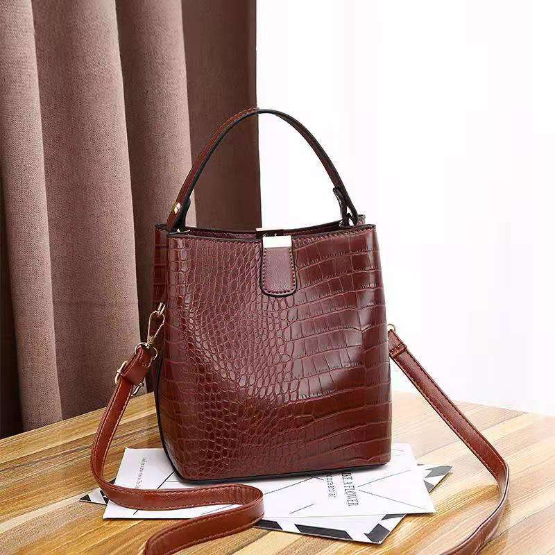 JT8881 IDR.164.000 MATERIAL PU SIZE L20XH22XW14CM WEIGHT 600GR COLOR COFFEE