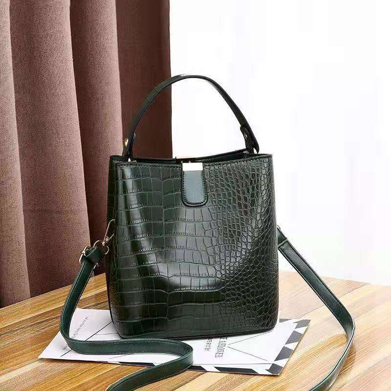 JT8881 IDR.164.000 MATERIAL PU SIZE L20XH22XW14CM WEIGHT 600GR COLOR GREEN