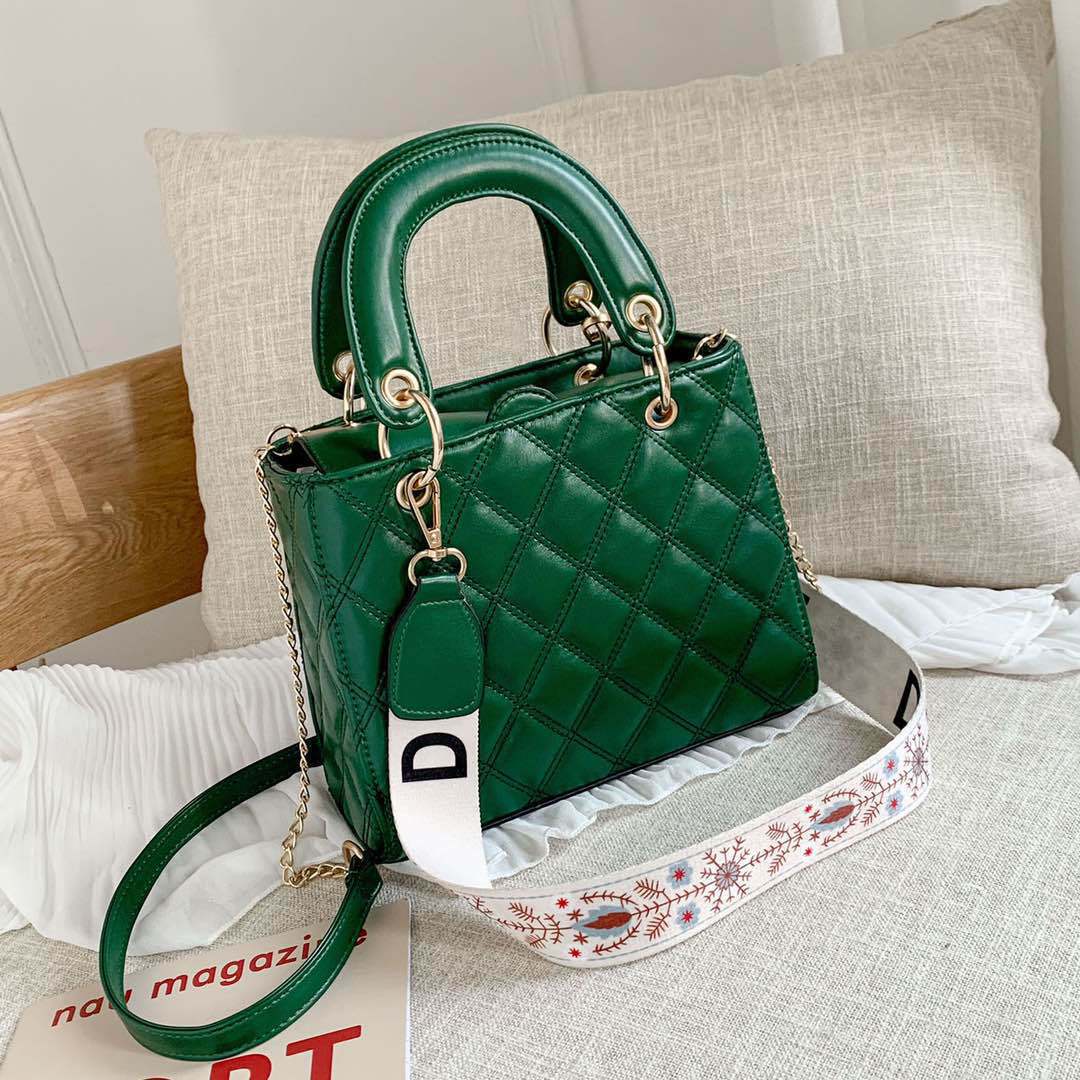 JT8910 IDR.175.000 MATERIAL PU SIZE L22XH18XW8CM WEIGHT 650GR COLOR GREEN