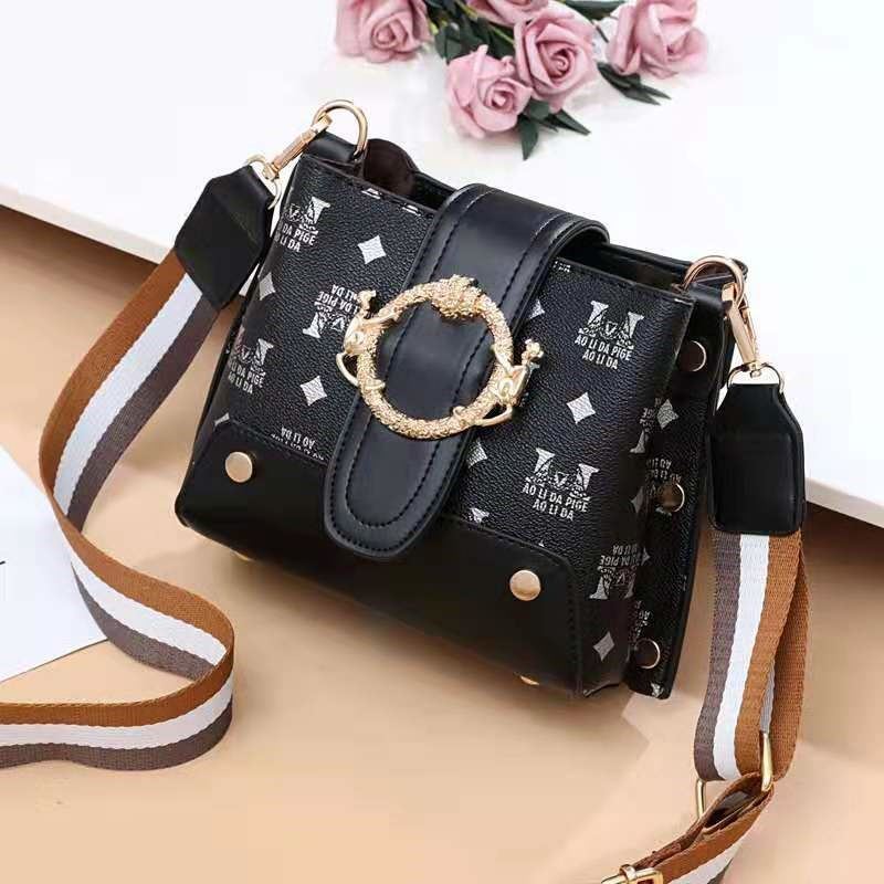 JT9008 IDR.167.000 MATERIAL PU SIZE L18XH17XW11CM WEIGHT 500GR COLOR BLACK