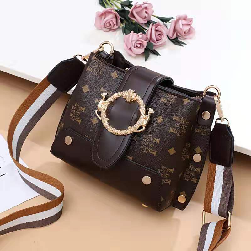 JT9008 IDR.167.000  MATERIAL PU SIZE L18XH17XW11CM WEIGHT 500GR COLOR COFFEE