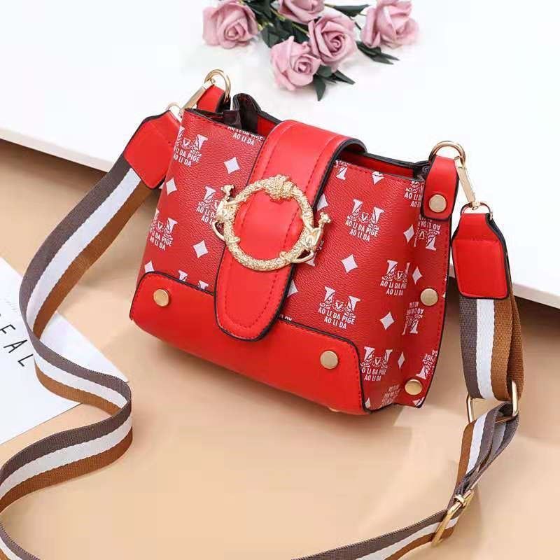 JT9008 IDR.167.000 MATERIAL PU SIZE L18XH17XW11CM WEIGHT 500GR COLOR RED