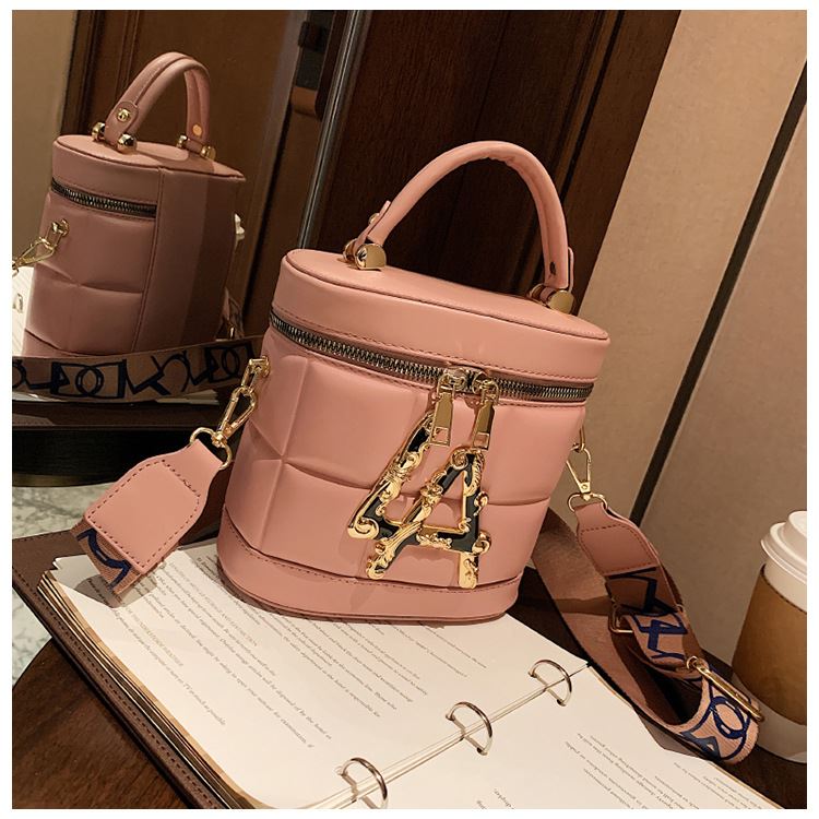 JT9036 IDR.176.000 MATERIAL PU SIZE L18XH17XW7.5CM WEIGHT 490GR COLOR PINK