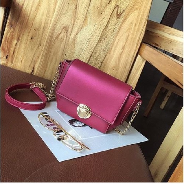 JT9193 IDR.48.000 MATERIAL PU SIZE L14-20XH13XW8CM WEIGHT 400GR COLOR WINE