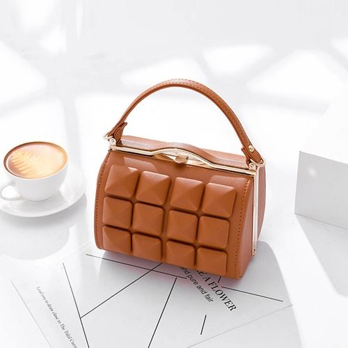 JT92969 IDR.180.000  MATERIAL PU SIZE L18XH13X13CM WEIGHT 700GR COLOR BROWN
