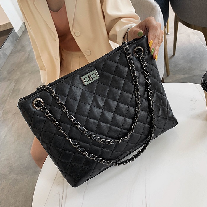 JT9642 IDR.169.000 MATERIAL PU SIZE L31XH22.5XW10CM WEIGHT 430GR COLOR BLACK