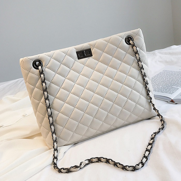 JT9642 IDR.169.000 MATERIAL PU SIZE L31XH22.5XW10CM WEIGHT 430GR COLOR WHITE