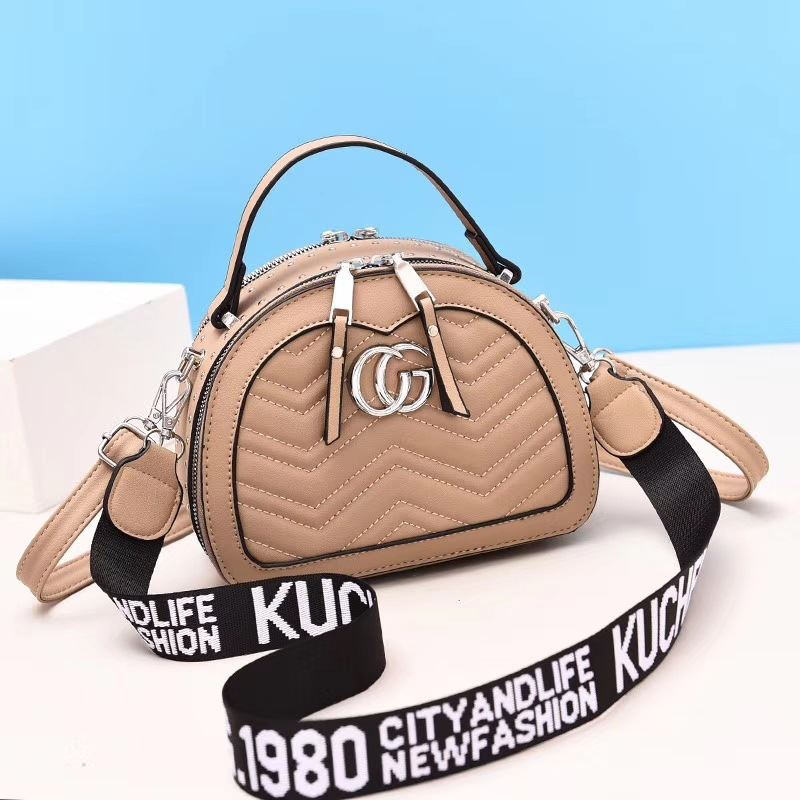 JT9812 IDR.186.000 MATERIAL PU SIZE L21XH16XW10CM WEIGHT 600GR COLOR KHAKI