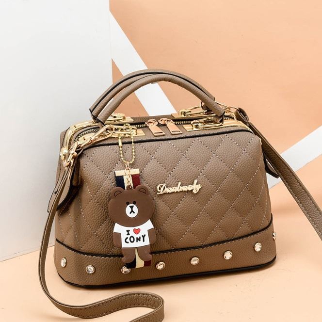 JT98723 IDR.170.000 MATERIAL PU SIZE L24.5XH17XW13CM WEIGHT 650GR COLOR KHAKI