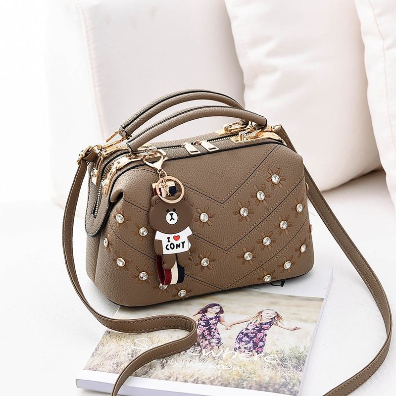 JT98726 IDR.180.000 MATERIAL PU SIZE L24.5XH15XW13CM WEIGHT 650GR COLOR KHAKI