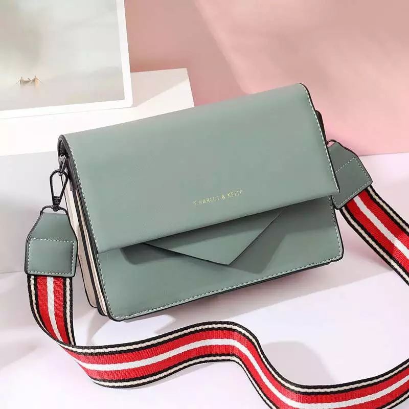 JT9885 IDR.162.000  MATERIAL PU SIZE L22XH15XW6CM WEIGHT 650GR COLOR GREEN