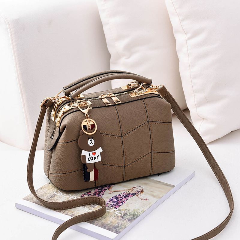 JT99870 IDR.180.000 MATERIAL PU SIZE L24.5XH15XW13CM WEIGHT 700GR COLOR KHAKI
