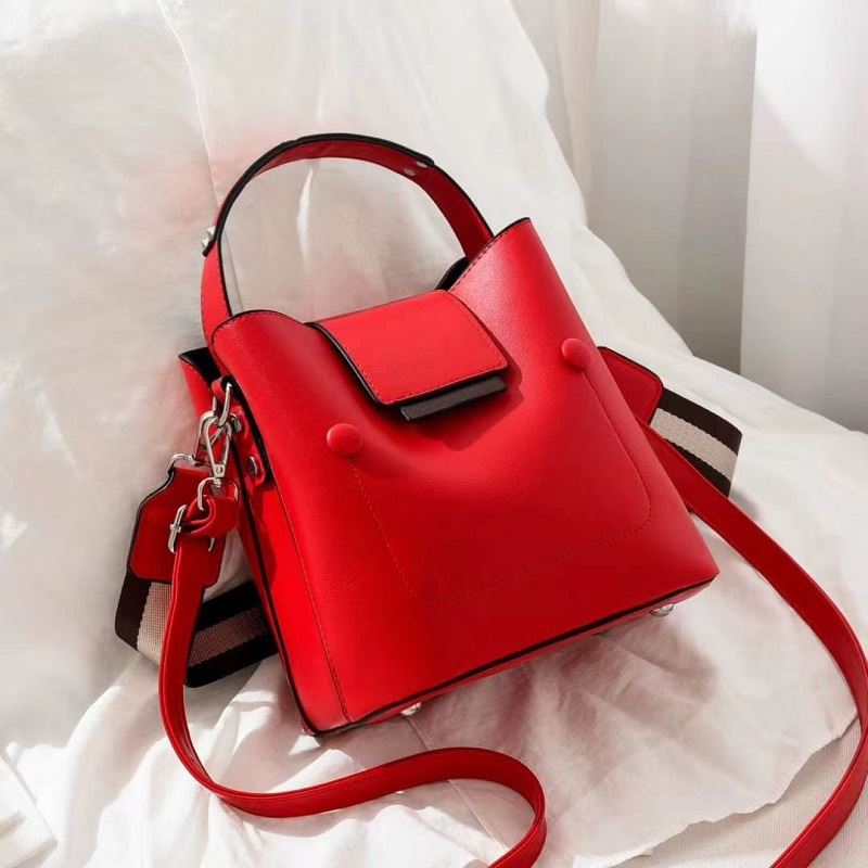 JTF01419 IDR.90.000 MATERIAL PU SIZE L19XH20XW12CM WEIGHT 700GR COLOR RED