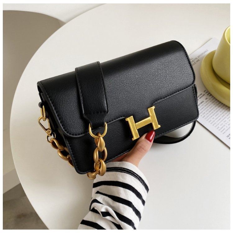 JTF0157 IDR.90.000 MATERIAL PU SIZE L22XH13XW7.5CM WEIGHT 500GR COLOR BLACK