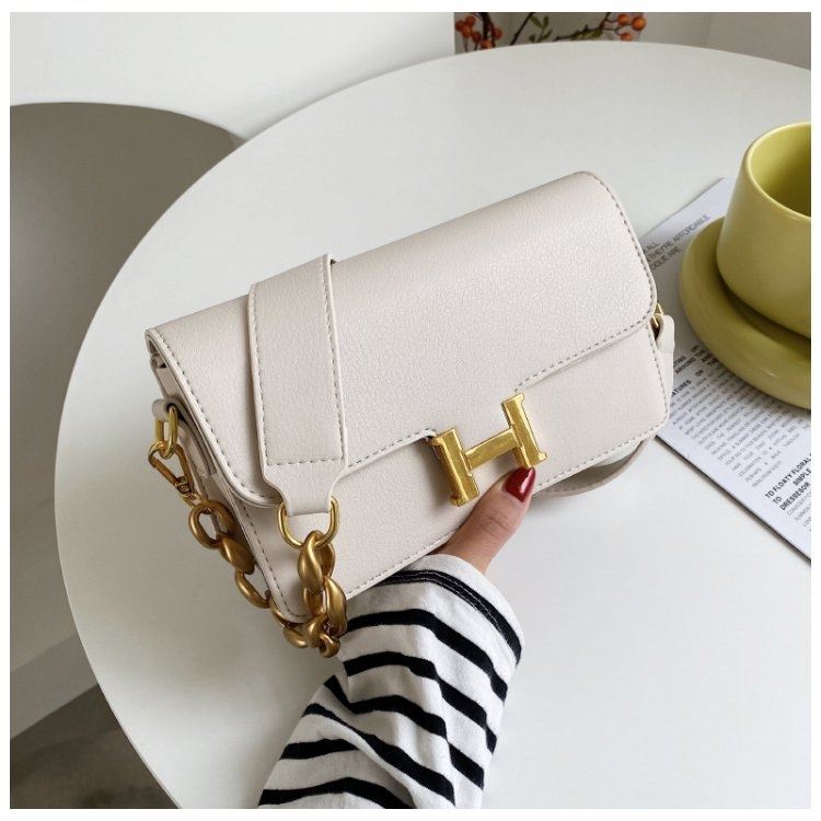 JTF0157 IDR.90.000 MATERIAL PU SIZE L22XH13XW7.5CM WEIGHT 500GR COLOR WHITE