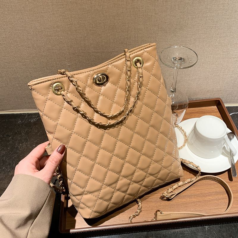 JTF0668 IDR.43.000 MATERIAL PU SIZE L22XH17XW5.5CM WEIGHT 330GR COLOR KHAKI