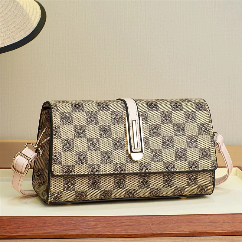 JTF0706 IDR.80.000 MATERIAL PU SIZE P21XL12XW7CM WEIGHT 500GR COLOR BEIGE