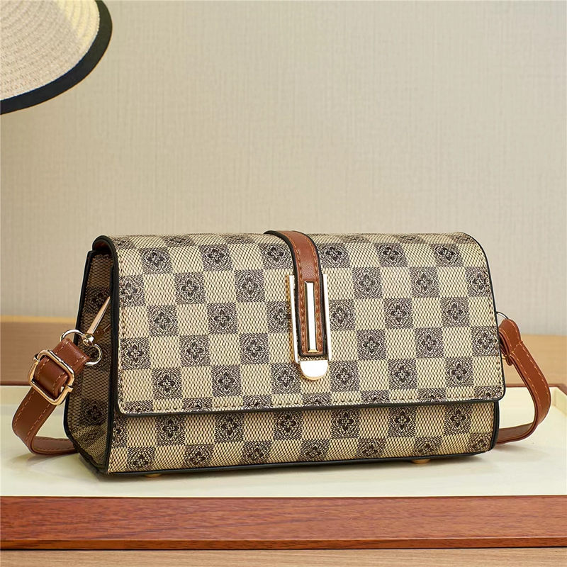 JTF0706 IDR.80.000 MATERIAL PU SIZE P21XL12XW7CM WEIGHT 500GR COLOR LIGHTBROWN