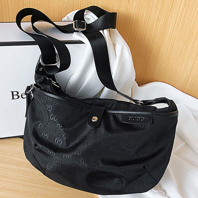 JTF08710 IDR.65.000 MATERIAL NYLON SIZE L30XH26XW10CM WEIGHT 450GR COLOR BLACK