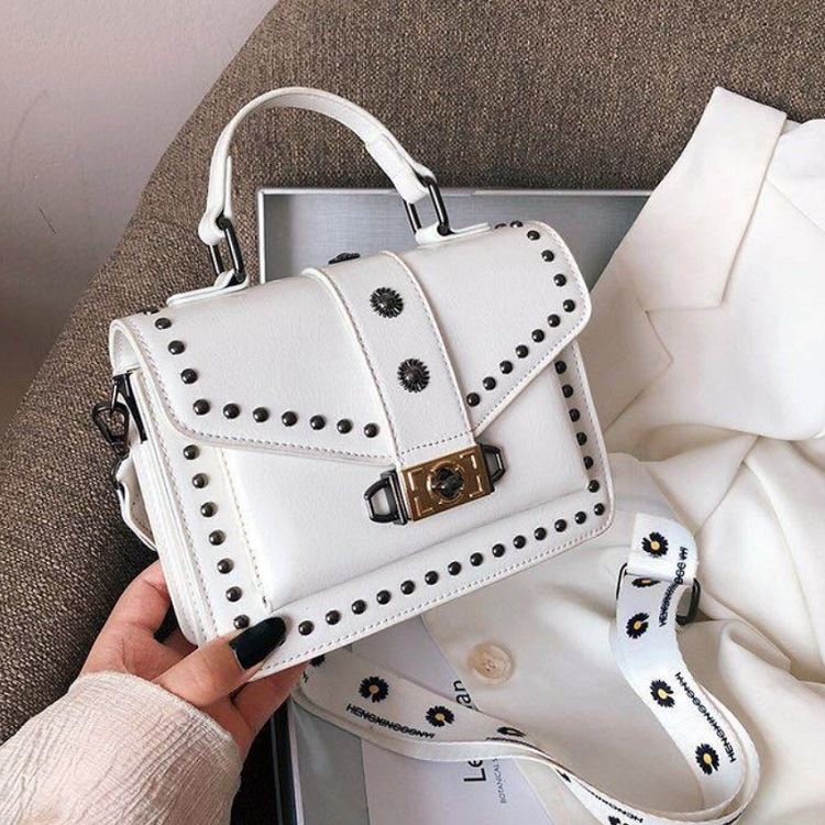 JTF09052 IDR.83.000 MATERIAL PU SIZE L21XH15XW7CM WEIGHT 750GR COLOR WHITE