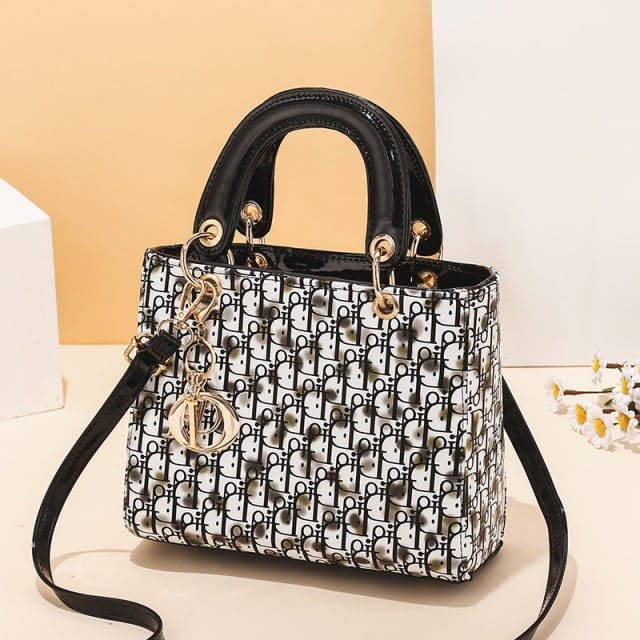 JTF11361 IDR.103.000 MATERIAL PU SIZE L24XH19XW10CM WEIGHT 650GR COLOR DBLACK